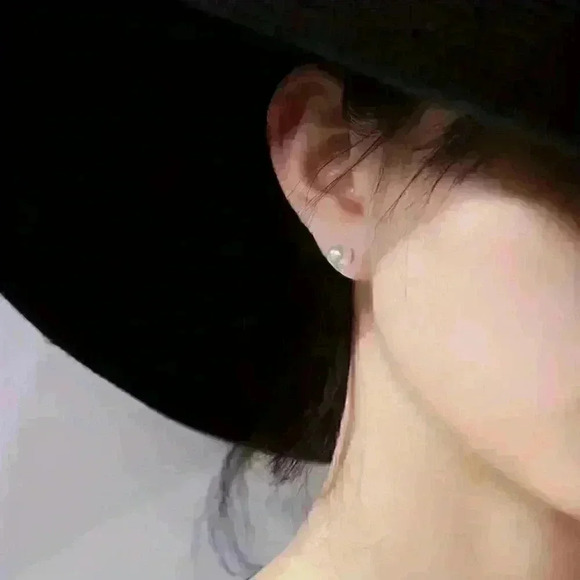 Chic Curved Earrings - Picture 9 of 9